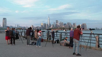 ABD'de Dolunay Manhattan Silüetinin Ardında 🌕