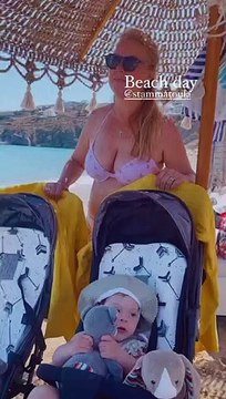 Η ΧΡΙΣΤΙΝΑ ΜΠΟΜΠΑ ΜΑΖΙ ΜΕ ΤΙΣ ΚΟΡΕΣ ΤΗΣ ΚΑΙ ΤΗΝ ΠΕΘΕΡΑ ΤΗΣ ΣΤΗ ΜΥΚΟΝΟ