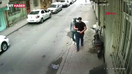 Pencereden tırmandı, güpegündüz 2 telefon çaldı