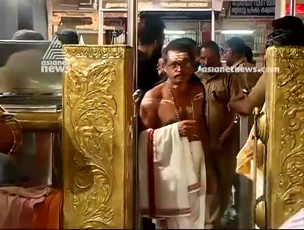 ഇരുമുടി കെട്ടി, പടി ചവിട്ടി ബിനോയ് കോടിയേരി ശബരിമലയില്‍