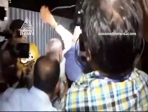 സിബിഐ സംഘം ചിദംബരത്തിന്റെ വീട്ടില്‍; ദില്ലിയില്‍ നാടക നീക്കങ്ങള്‍