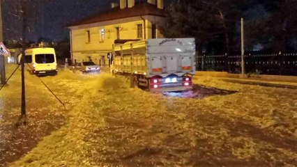 Sivas'ta sağanak yağış su baskınlarına neden oldu