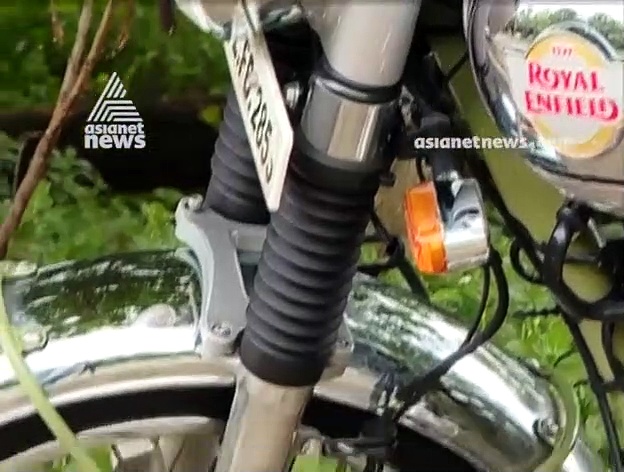 റോയല്‍ എന്‍ഫീല്‍ഡിന്‍റെ    ട്രയല്‍സ് എന്ന ഒറ്റയാന്‍