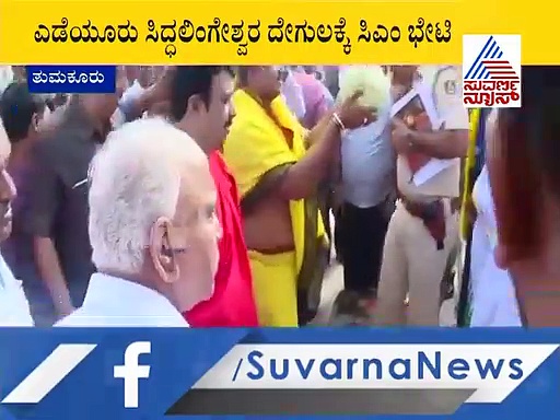 ಮನೆ ದೇವರ ದರ್ಶನದ ವೇಳೆ ಸಿಎಂ ಯಡಿಯೂರಪ್ಪ ಕಾಲು ತೊಳೆದ ಅಭಿಮಾನಿ!