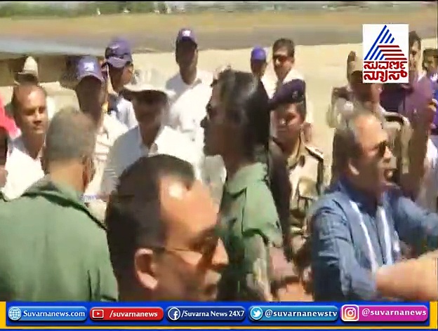 ತೇಜಸ್ ಯುದ್ಧವಿಮಾನದಲ್ಲಿ ಹಾರಾಡಿದ ಬ್ಯಾಡ್ಮಿಂಟನ್ ತಾರೆ ಸಿಂಧು!