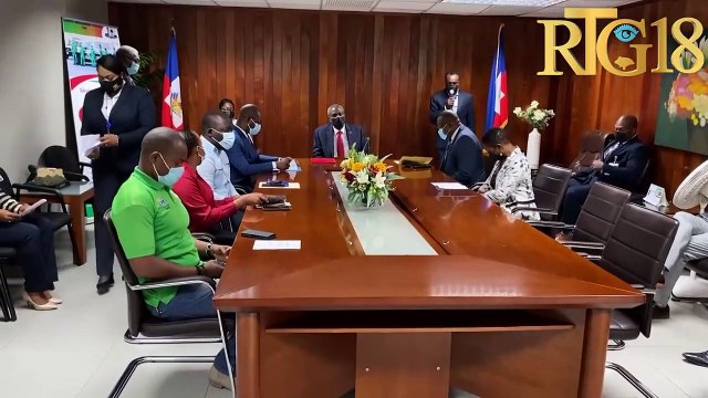 Responsab yo nan MSPP atravè sant anbilansye nasyonal remèt responsab AAN yo yon anbilans medikalize