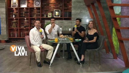 Padre obliga a su hijo a ir en chanclas a la escuela por burlarse de amigo