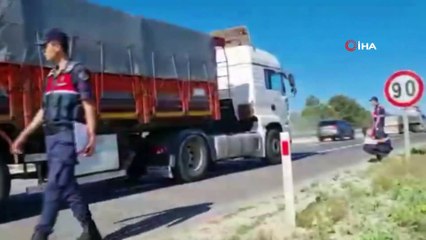 Minibüs kamyona arkadan çarptı! 16 kişi feci şekilde yaralandı: Çok sayıda ekip sevk edildi