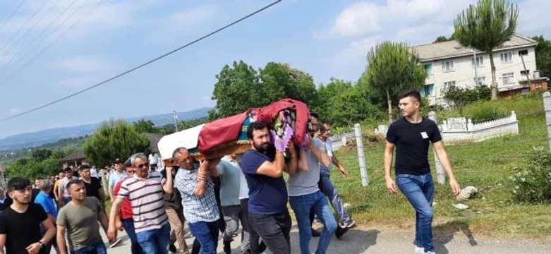 Otobüsün altında kalan genç kız nişan elbisesiyle son yolculuğuna uğurlandı