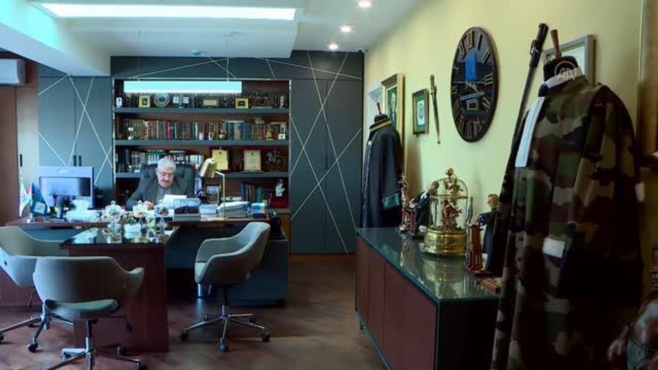 Azerbaycanlı avukat, 80 ülkeden hukukçuların cübbelerini biriktirdi