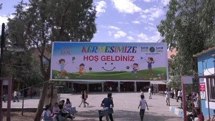 Çevre dostu okulda atıklar geri dönüşüm kutularına potadan atılıyor