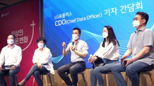 [기업] LGU+, 소상공인 특화 'AI 콜봇' 8월 출시...데이터 중심 조직 개편 / YTN