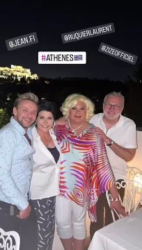 Zize, Jeanfi Janssens, Laurent Ruquier et Liane Foly - La bande des Grosses Têtes en voyage à Athènes à l'invitation de Laurent Ruquier. Juin 2022.