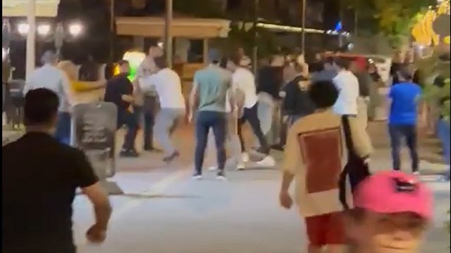 Yalova sahilinde yumruk ve tekmeler havada uçuştu