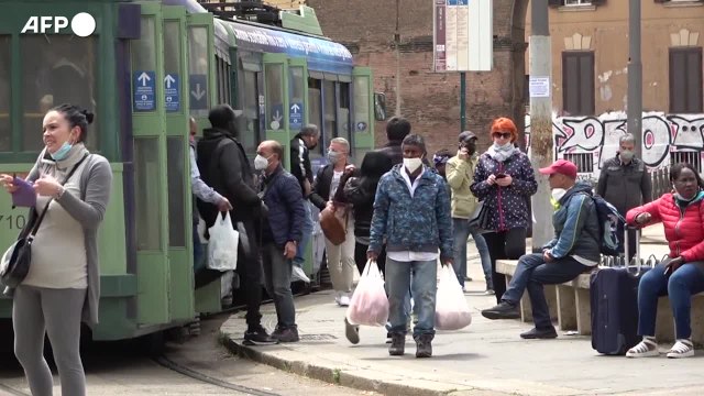 Covid, giu' casi e ricoveri: verso l'addio alle mascherine al chiuso