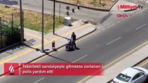 Tekerlekli sandalyeyle gitmekte zorlanan kadına polis yardım etti