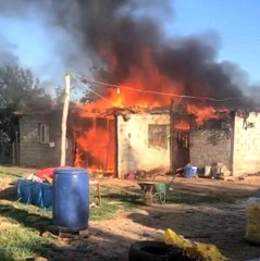 Yaşlı çiftin kaldığı bağ evi alevlere teslim oldu