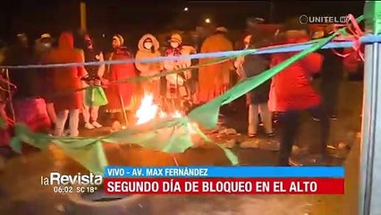 Con maderas y llantas en las vías se cumple el segundo día de bloqueos en El Alto