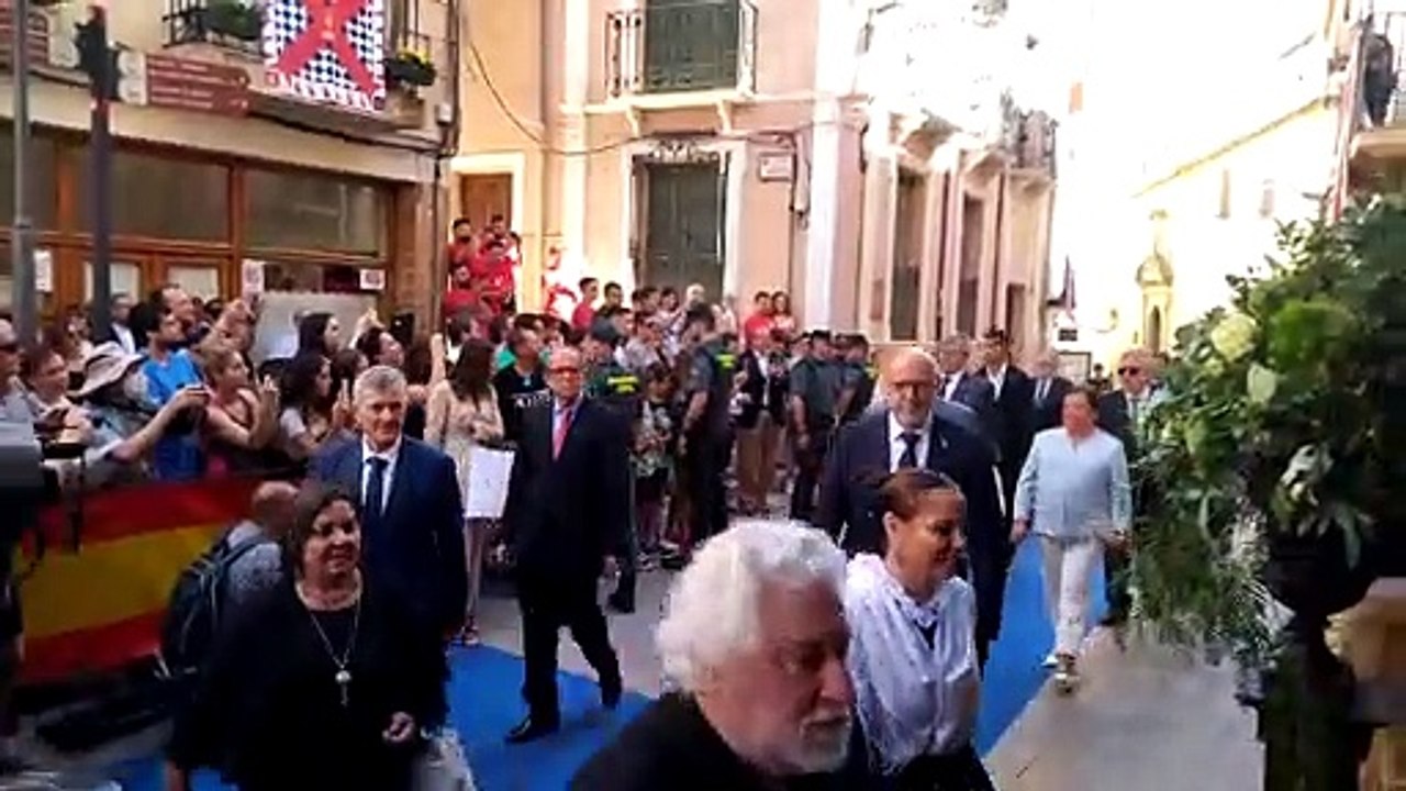Llegada de los premiados a la antigua iglesia de la Compañía de Jesús de Caravaca de la Cruz donde se celebra el Día de la Región de Murcia.