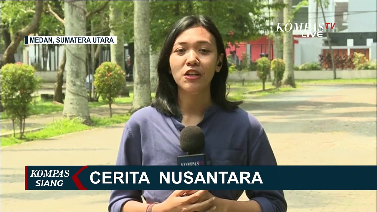 Detim Manik, Seorang Pemandu Wisata Yang Memiliki Kedekatan dengan Hewan Primata di Sibaganding