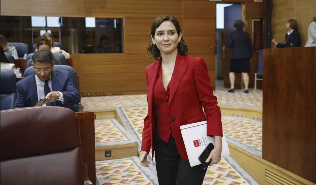 Ayuso, a Podemos: "Quieren cambiar a los Reyes Católicos por los reyes de Galapagar"