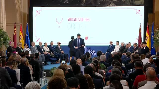 El tenista Carlos Alcaraz recibe la Medalla de Oro de Murcia