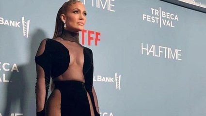 Cesur tercihlerin kraliçesi: JLO! Şeffaf elbisenin altına iç çamaşırı giymedi