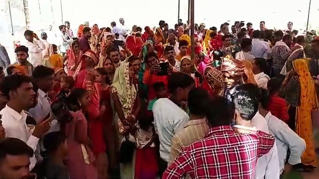 थामा हाथ, जीवनभर साथ निभाने की खाई कसमें