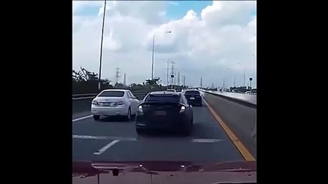 Faire une course au milieu dune autoroute fréquentée : mauvaise idée