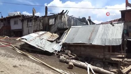 Uşak'ta yangın: Dumandan etkilenen yaşlı çift hastaneye kaldırıldı
