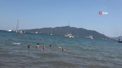 Marmaris'te denizdeki tekne ve yatların çokluğu görenleri şaşırttı
