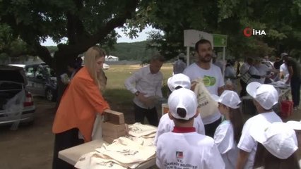 Çekmeköy'de minik öğrenciler ormanlık alanda atık topladı