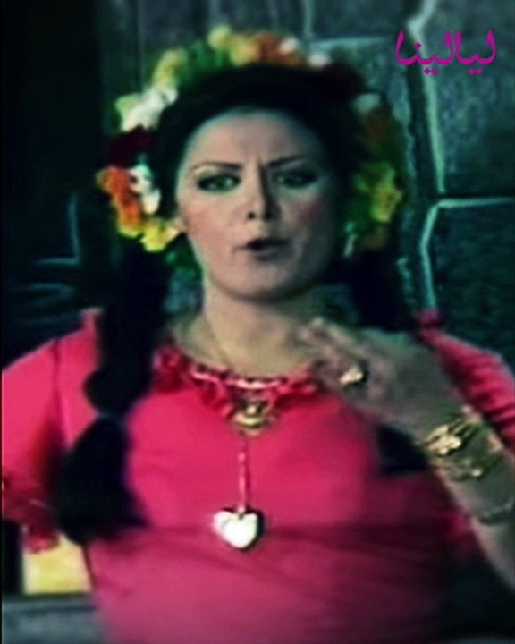 هي زوجة فنان شهير وأختها فنانة ومن أشهر أدورها...