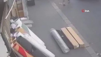 Fatih'te vitrine bakan kadını altına alan minibüs sürücüsü tutuklandı