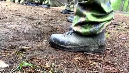 Decenas de mujeres finlandesas se preparan para un ataque de Rusia