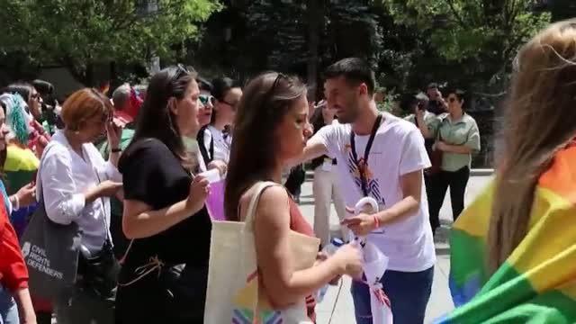 Kosovo sale a la calle para defender la igualdad LGBTQ+