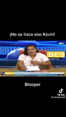 “No se hace eso, Kevin”: conductora de noticias fue captada rascándose la nariz