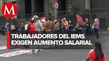 Huelga de trabajadores en planteles del IEMS rumbo al Zócalo de la CdMx