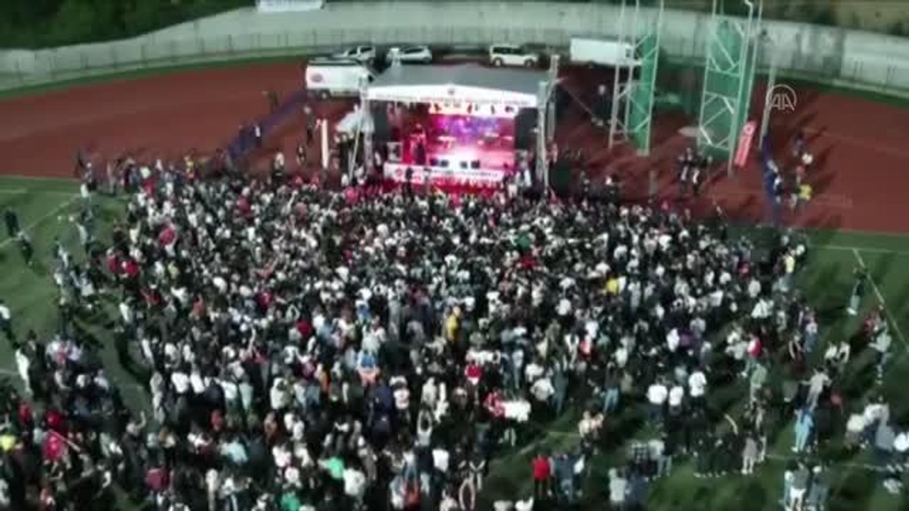KASTAMONU - Azerbaycanlı sanatçı Azerin, Kastamonu'da konser verdi