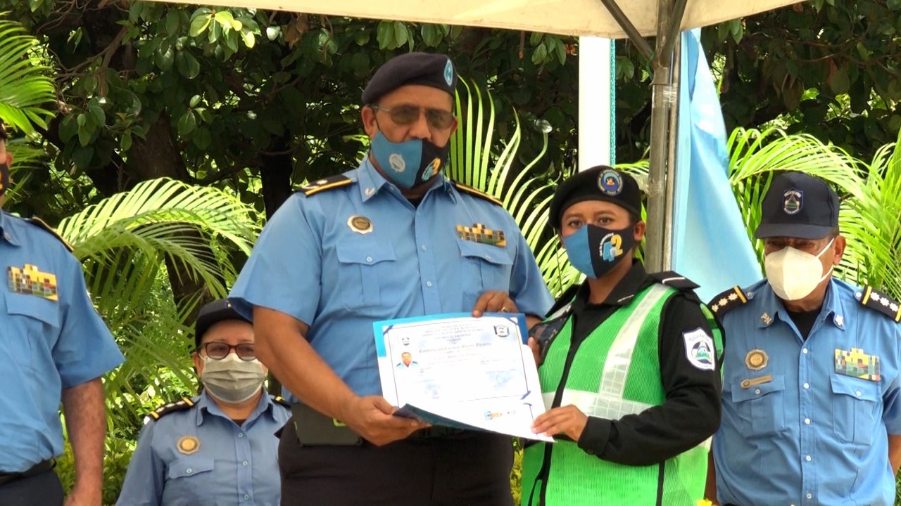 Policía Nacional gradúa a 937 nuevos oficiales en servicio de las familias nicaragüenses