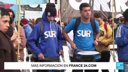 Miles de personas protestan en Argentina para exigir al Gobierno más ayuda económica