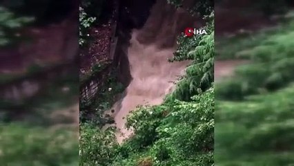 Bursa’da etkisini gösteren sağanak yağış hayatı olumsuz etkiledi