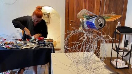 ESKİŞEHİR - Metal içecek kutularından geri dönüşümle böcek figürleri yapıyor