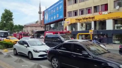 Beyoğlu'nda korkutan çatı yangını