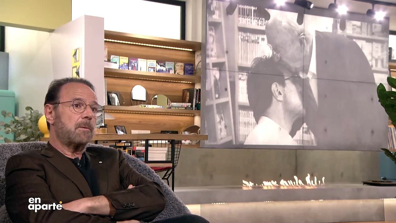 L’écrivain Marc Lévy très ému en évoquant son père dans l’émission « En Aparté » sur Canal Plus : « Il me manque tellement. Je lui dois des choses essentielles dans ma vie » - VIDEO