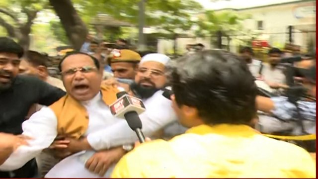 Nupur Sharma के खिलाफ प्रदर्शन करने वाले Owaisi की पार्टी AIMIM के 30 कार्यकर्ता गिरफ्तार