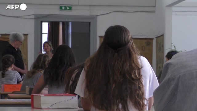 Mascherine agli esami, agli orali anche senza (ma decide la commissione)