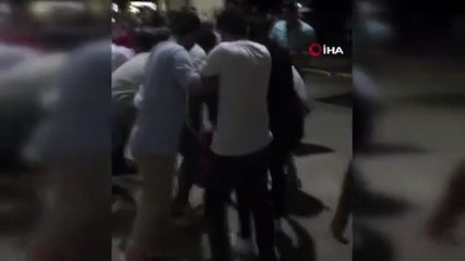 Omuzlarına alıp havaya fırlattıkları asker adayını yere düşürdüler