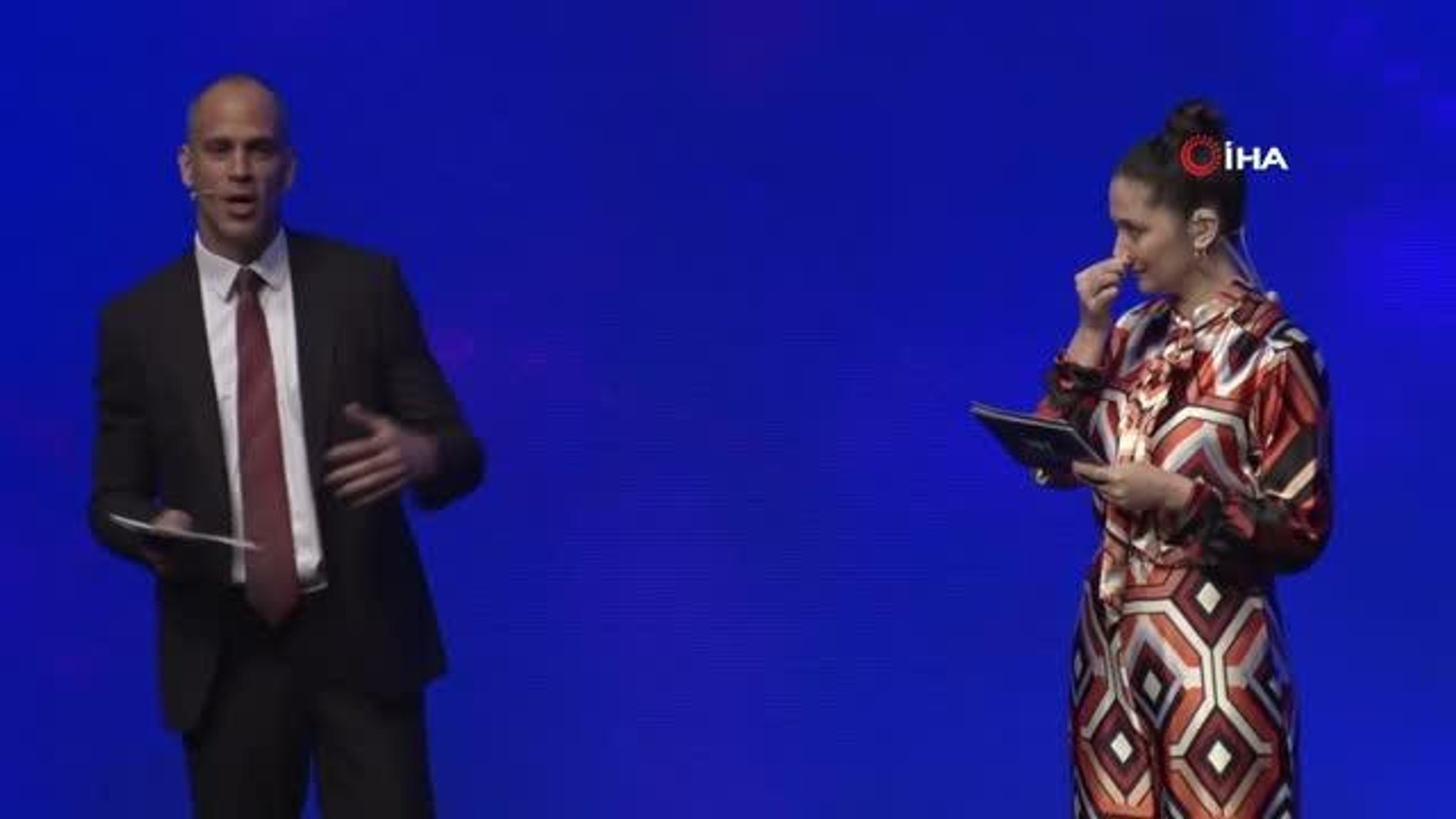 TRT Uluslararası Metaverse ve Yayıncılık Forumu'na İletişim Başkanı Fahrettin Altun'un kat