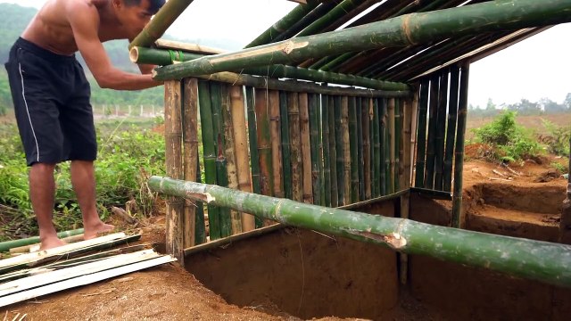 Build Underground Hobbit House With Primitive Skills - Part 1